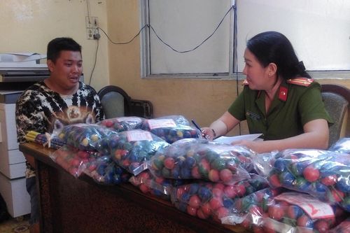 Bắt vụ buôn bán pháo nổ lớn tại TPHCM
