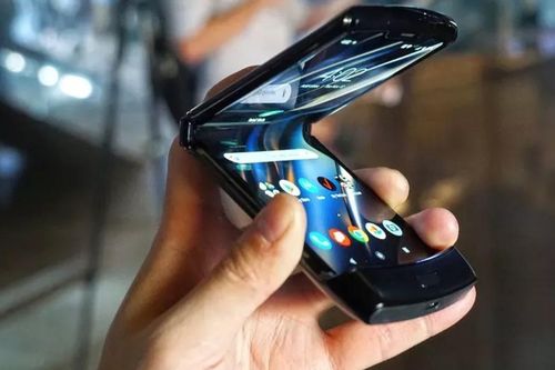 Razr màn hình gập sắp lên kệ