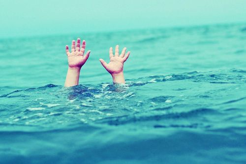 Hai cháu bé tử vong dưới mương chiều 29 Tết