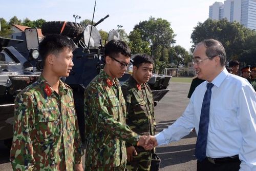 Đoàn đại biểu TP Hồ Chí Minh thăm, chúc tết các đơn vị lực lượng vũ trang