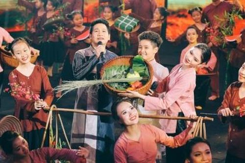 'Quê hương mùa đoàn tụ'