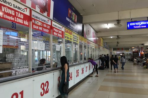 Bến xe lớn nhất Sài Gòn vắng lặng chiều 30 Tết