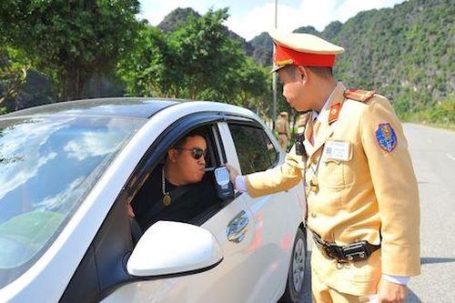 Ngày 30 Tết, 320 trường hợp vi phạm nồng độ cồn bị xử lý