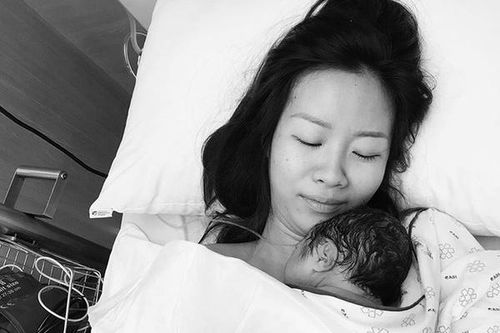 Suboi sinh con gái đầu lòng ngày cận Tết