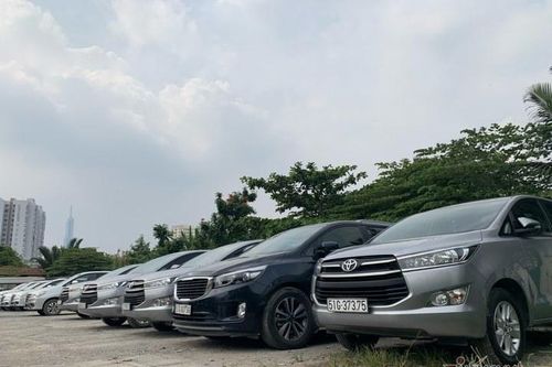 Thuê xe tự lái ngày Tết: 'Cháy hàng', giá tăng cao ngất ngưởng