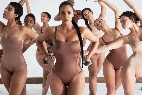 Kim Kardashian khoe dáng đồng hồ cát trong loạt ảnh quảng cáo