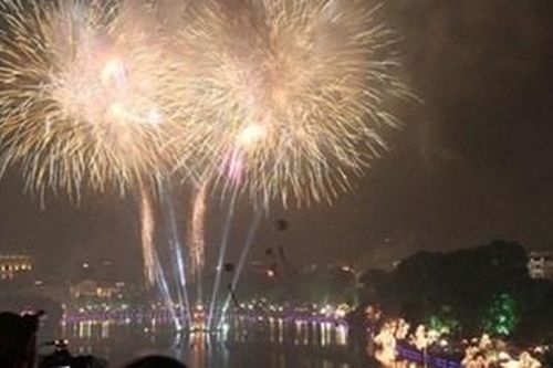 Miền Bắc đón Giao thừa trong tiết trời mưa rét