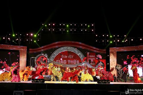 Rực rỡ đêm hội Giao thừa chào Xuân Canh Tý 2020 tại Nghệ An