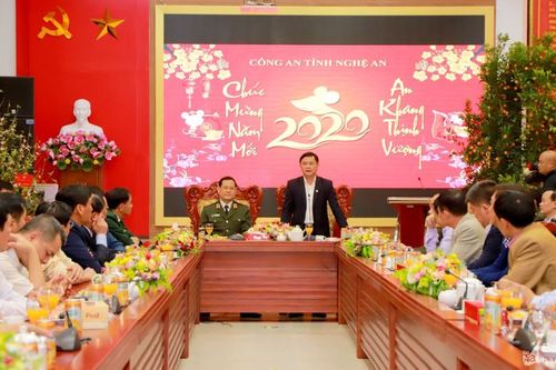 Bí thư Tỉnh ủy, Chủ tịch UBND tỉnh thăm, chúc Tết các đơn vị trong đêm Giao thừa