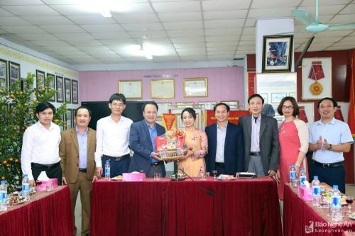 Các cơ quan, đơn vị chúc Tết Báo Nghệ An trong đêm Giao thừa