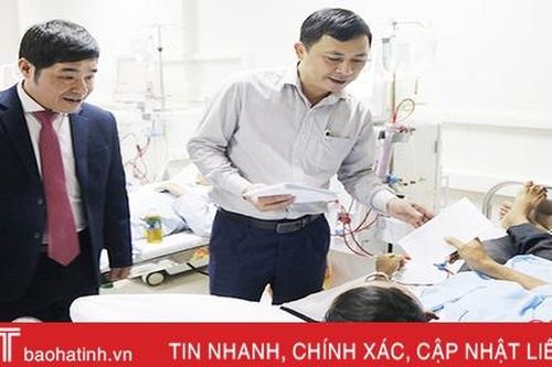 Gần 2.000 suất quà đến với bệnh nhân không được về nhà đón tết