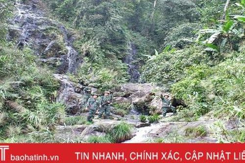 'Mùa xuân biên giới, súng anh gác trời xa...'