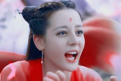 'Tam sinh tam thế Chẩm thượng thư' tập 1: Phượng Cửu - Địch Lệ Nhiệt Ba đẹp như tiên, mê đắm Đông Hoa đến không ngủ được
