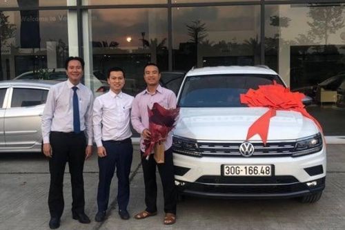 Những vị khách chốt sổ năm âm lịch của đại lý ô tô