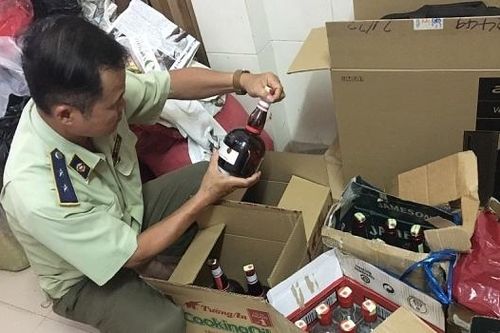Long An: Thu giữ 60 chai rượu ngoại nhập lậu