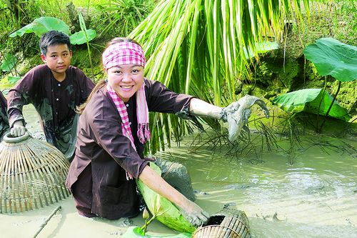 Về quê dỡ chà, tát đìa ăn Tết...