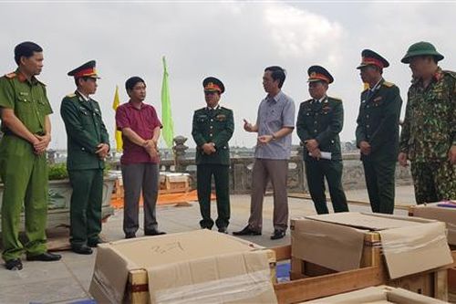 Phó Chủ tịch UBND tỉnh Hoàng Nam kiểm tra các điểm bắn pháo hoa đêm giao thừa