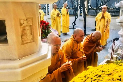 Đại diện Giáo hội tưởng niệm Đại lão HT.Thích Trí Tịnh