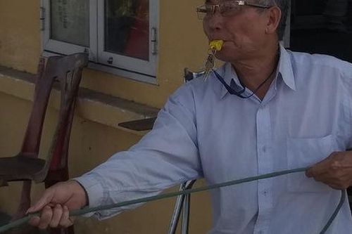Vợ chồng ông lão tật nguyền 10 năm tình nguyện gác tàu ở Hải Phòng