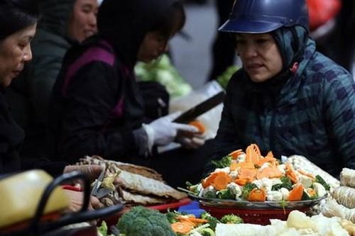 Mục sở thị 'chợ nhà giàu' ngày Tết đậm chất quê giữa trung tâm Hà Nội