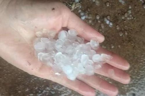 Cao Bằng: Xuất hiện mưa đá ngày 30 Tết khiến người dân hoang mang, lo lắng