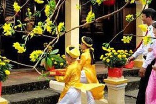Vì sao có tục xông đất đầu năm?