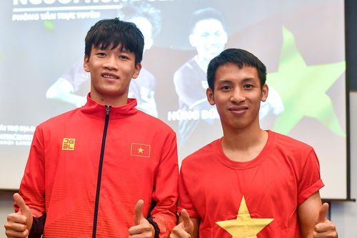 Hùng Dũng, Hoàng Đức chúc Tết độc giả Zing.vn