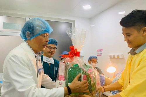 TPHCM chào đón những công dân đầu tiên năm Canh Tý