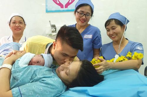Những 'thiên thần' chào đời đúng thời khắc chuyển giao năm mới