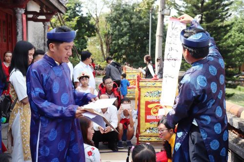 Vào Đại nội Huế trải nghiệm trò chơi Tết chốn Cung đình xưa