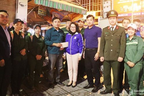 Tỉnh đoàn động viên, chúc Tết công nhân, y bác sĩ, chiến sỹ cảnh sát trong đêm Giao thừa