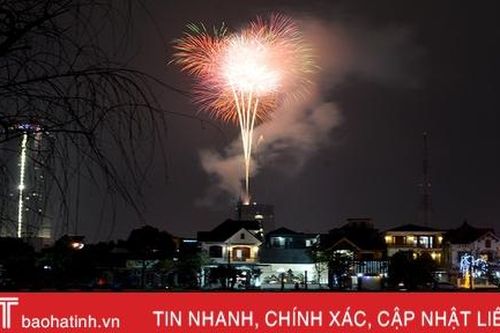 Hà Tĩnh rực rỡ pháo hoa 'Mừng Đảng, mừng xuân Canh Tý'