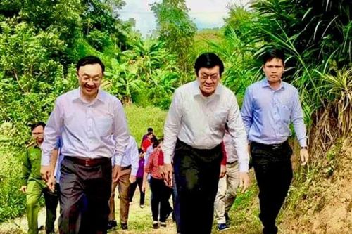 Mang chữ Tâm lên non, xuống biển...