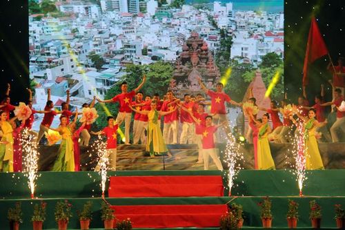 Chương trình nghệ thuật chào đón giao thừa 'Điện Biên - Đẹp mãi mùa xuân'