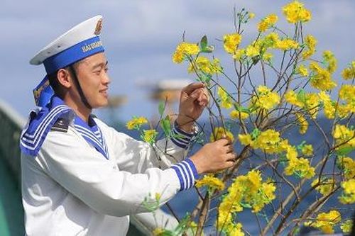 Giao thừa nơi đầu ngọn sóng