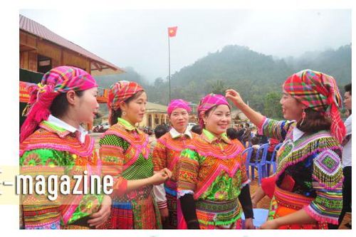 Xuân về rẻo caoTuyên Quang, mảnh đất đa bản sắc văn hóa dân tộcBánh chưng - dẻo thơm vị TếtĐường về nhà chồng của cô dâu người DaoThổi hồn vào trang phục vải lanh bằng sáp ongMột năm khởi sắc xây dựng nông thôn mơíNhững cung đường du lịch xứ Tuyên