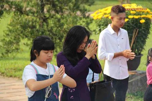 Nếp đi chùa thanh lịch của người dân cố đô Huế
