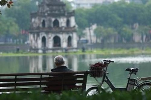 Hà Nội thanh bình trong sáng mồng 1 Tết