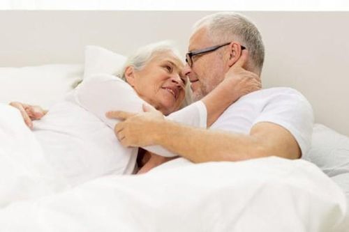 Duy trì 'lửa yêu' cho người cao tuổi
