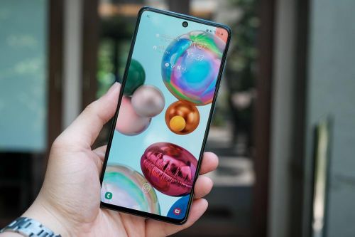Đừng mua smartphone cao cấp nếu bạn muốn nhiều tính năng mới