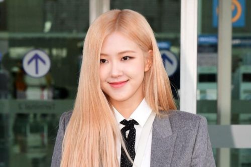 Rosé (Black Pink) được ví như nữ thần khi xuất hiện tại sân bay