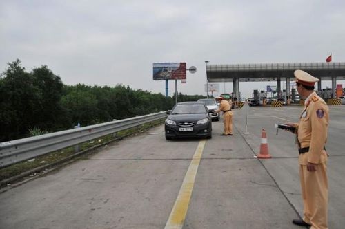 Kiểm tra nồng độ cồn ngày Tết: Người dân chấp hành tốt