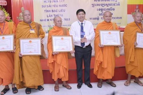 Phát huy vai trò người có uy tín trong đồng bào Khmer