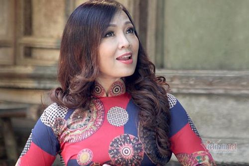 NSND Thái Bảo thực hiện MV 'Thăm bến Nhà Rồng'