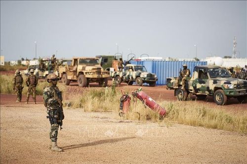 Một căn cứ quân sự ở Mali bị tấn công, 15 nhân viên an ninh thiệt mạng