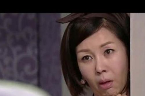 Lái ô tô đón mẹ vợ ốm ở viện về, con rể khiến cả nhà vợ chết điếng vì vô tư đòi tiền xe