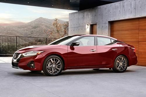Xe sedan Nissan cỡ lớn, công suất 300 mã lực, giá gần 1 tỷ đồng