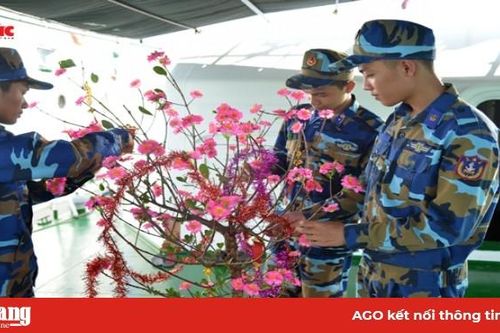 Những người mang Tết ra biển