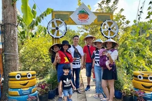 Mùng 2 Tết, lượng khách đến tham quan các điểm, khu du lịch tăng cao