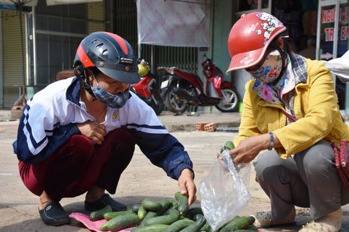 Mùng 2 đi chợ đầu Xuân